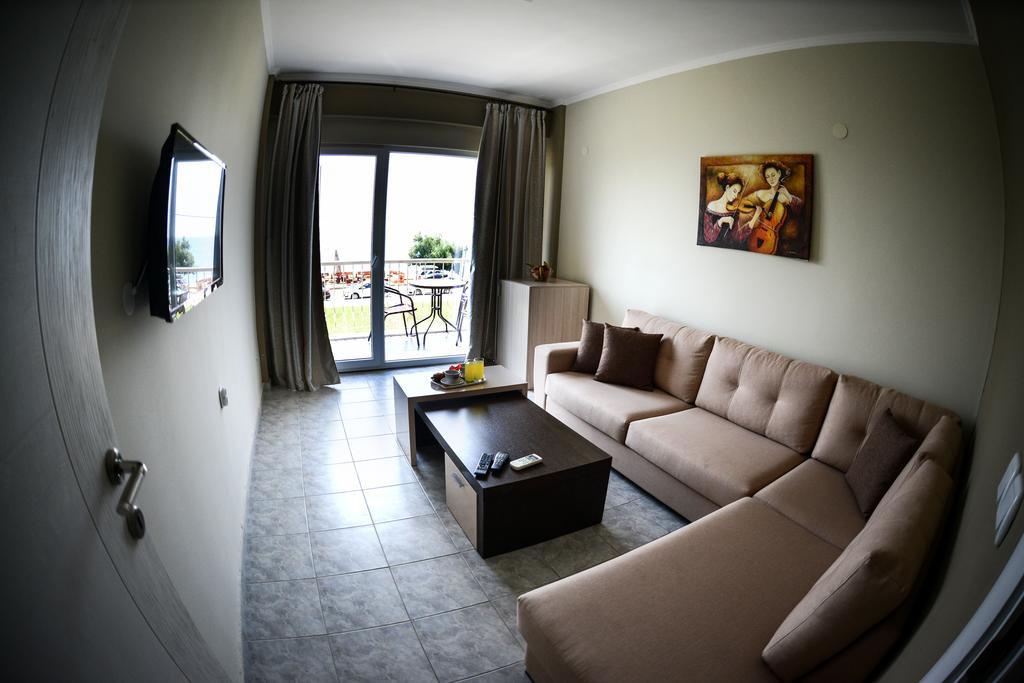 Crown Hotel Неа-Скиони Номер фото
